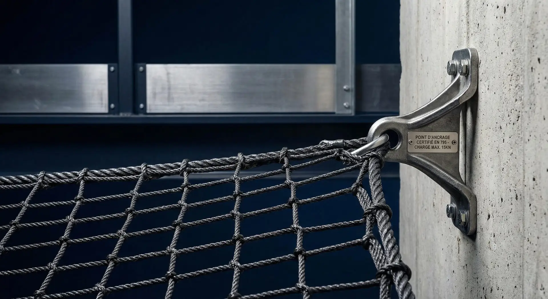 Installation filet de sécurité anti-chute par cordiste certifié selon norme EN 1263-1